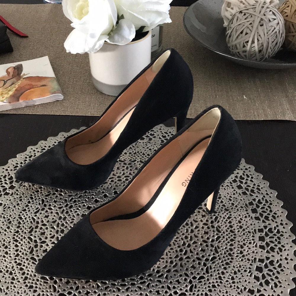Black Pumps
